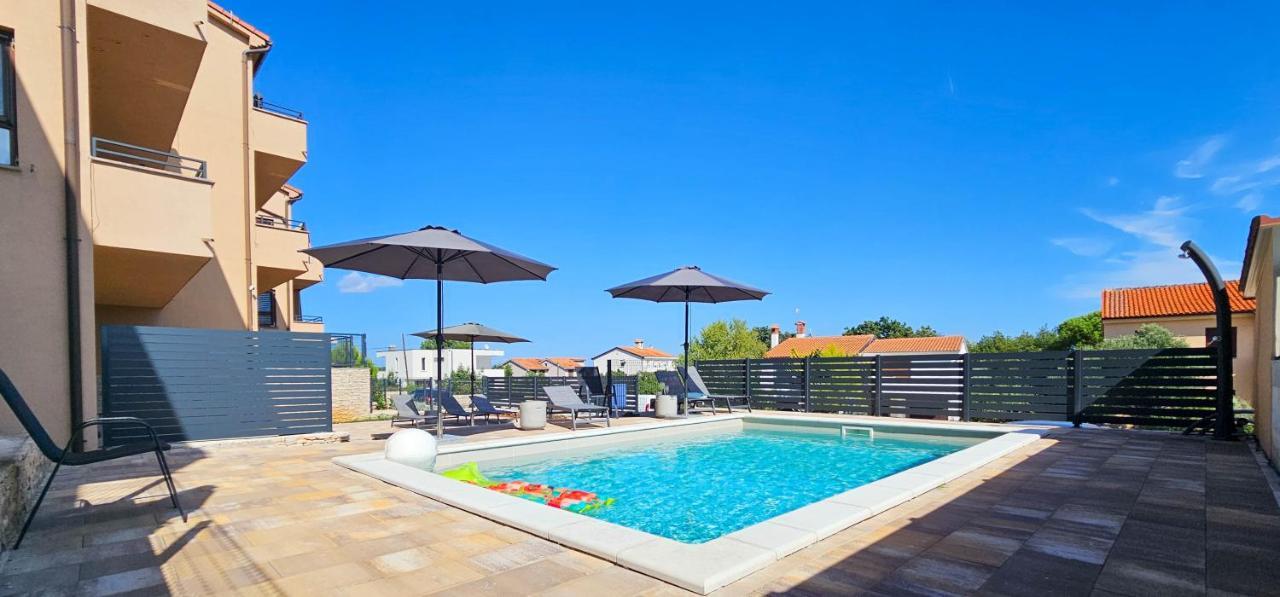 Apartment Bluemare B3 With Shared Pool Ližnjan 外观 照片