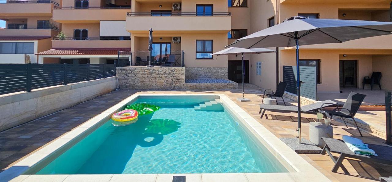 Apartment Bluemare B3 With Shared Pool Ližnjan 外观 照片